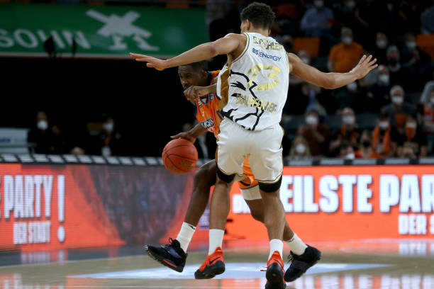 而本赛季更 而本赛季更